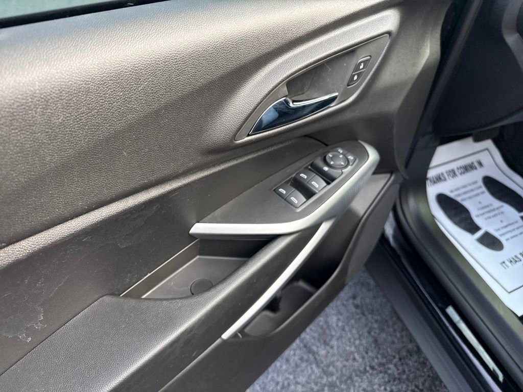 Used 2025 Chevrolet Trax RS w/ Driver Confidence Package image 11