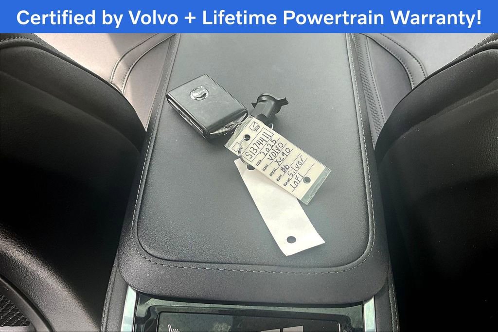 Used 2025 Volvo XC90 B6 Plus image 14