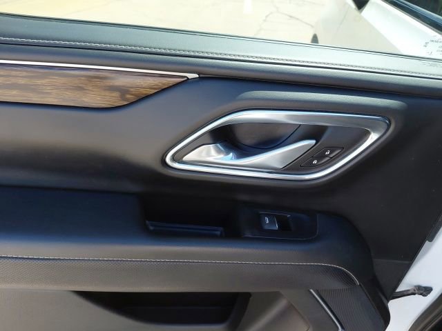 Used 2023 Chevrolet Suburban Premier image 33
