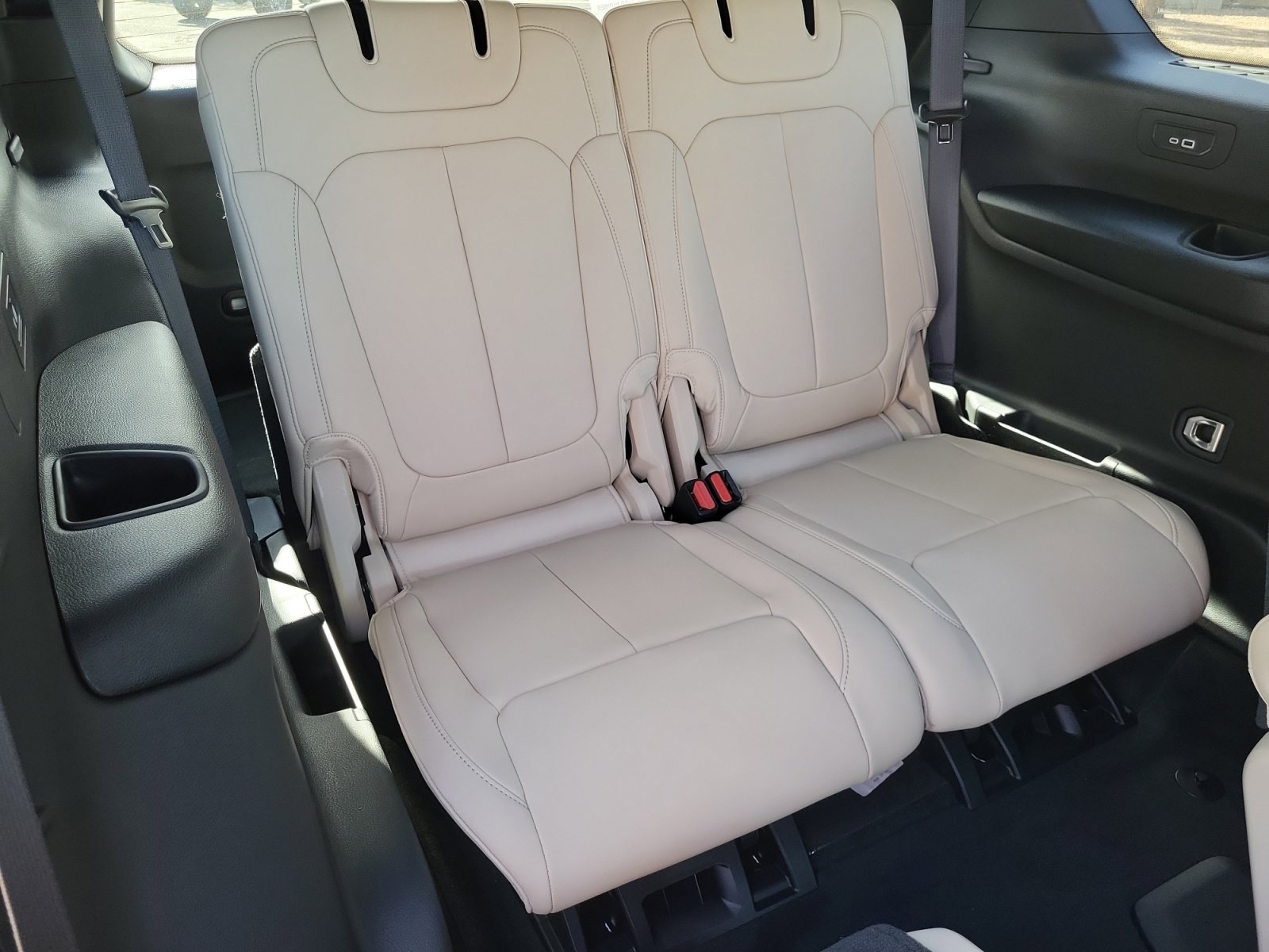 New 2025 Jeep Grand Cherokee L Limited w/ Black Appearance Package image 18