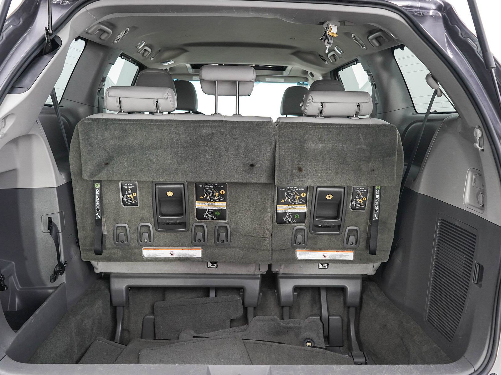 Used 2016 Toyota Sienna XLE FWD image 9