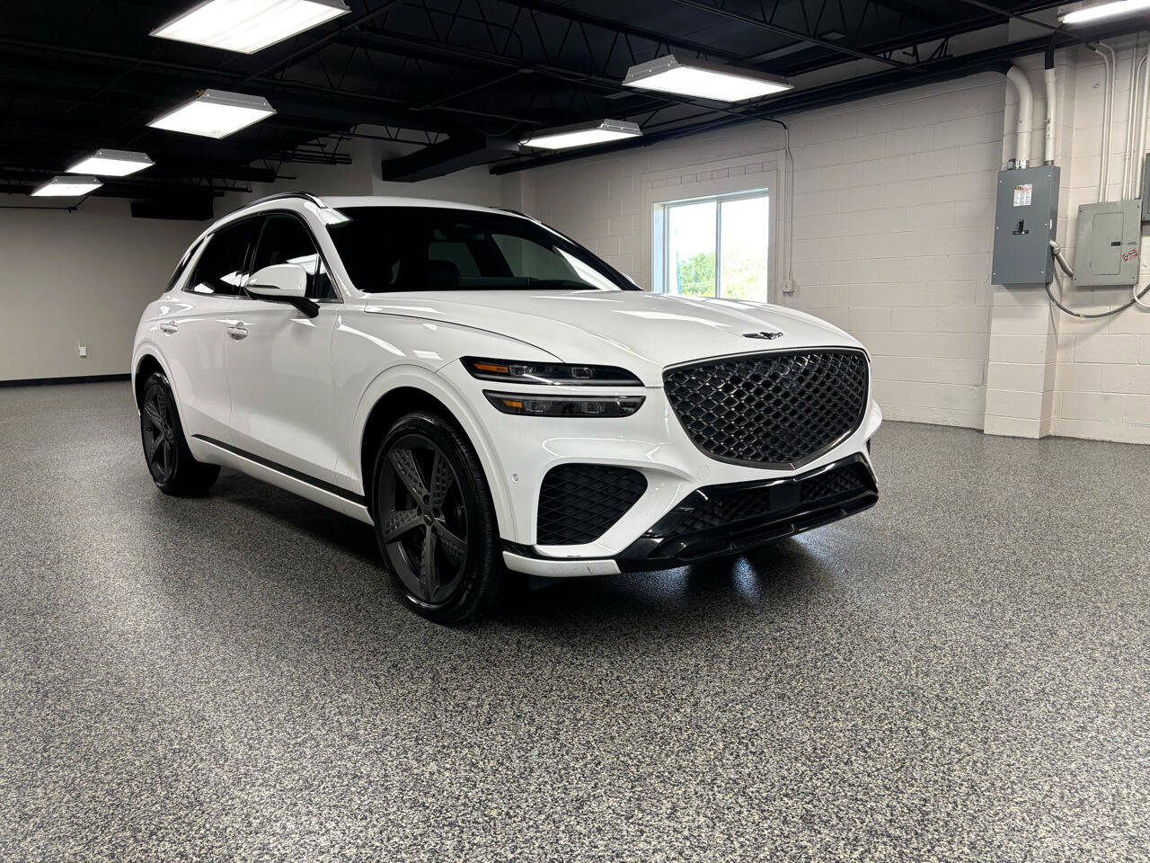 Used 2022 Genesis GV70 3.5T Sport w/ Sport Prestige Package image 2