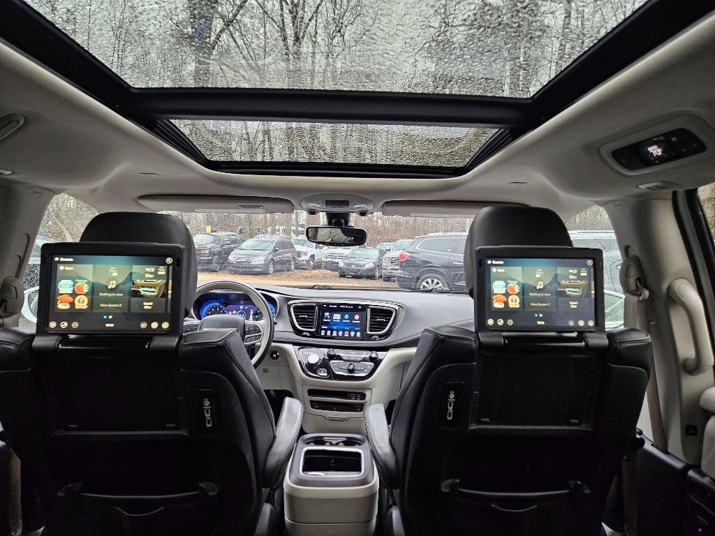 Used 2017 Chrysler Pacifica Limited FWD image 34