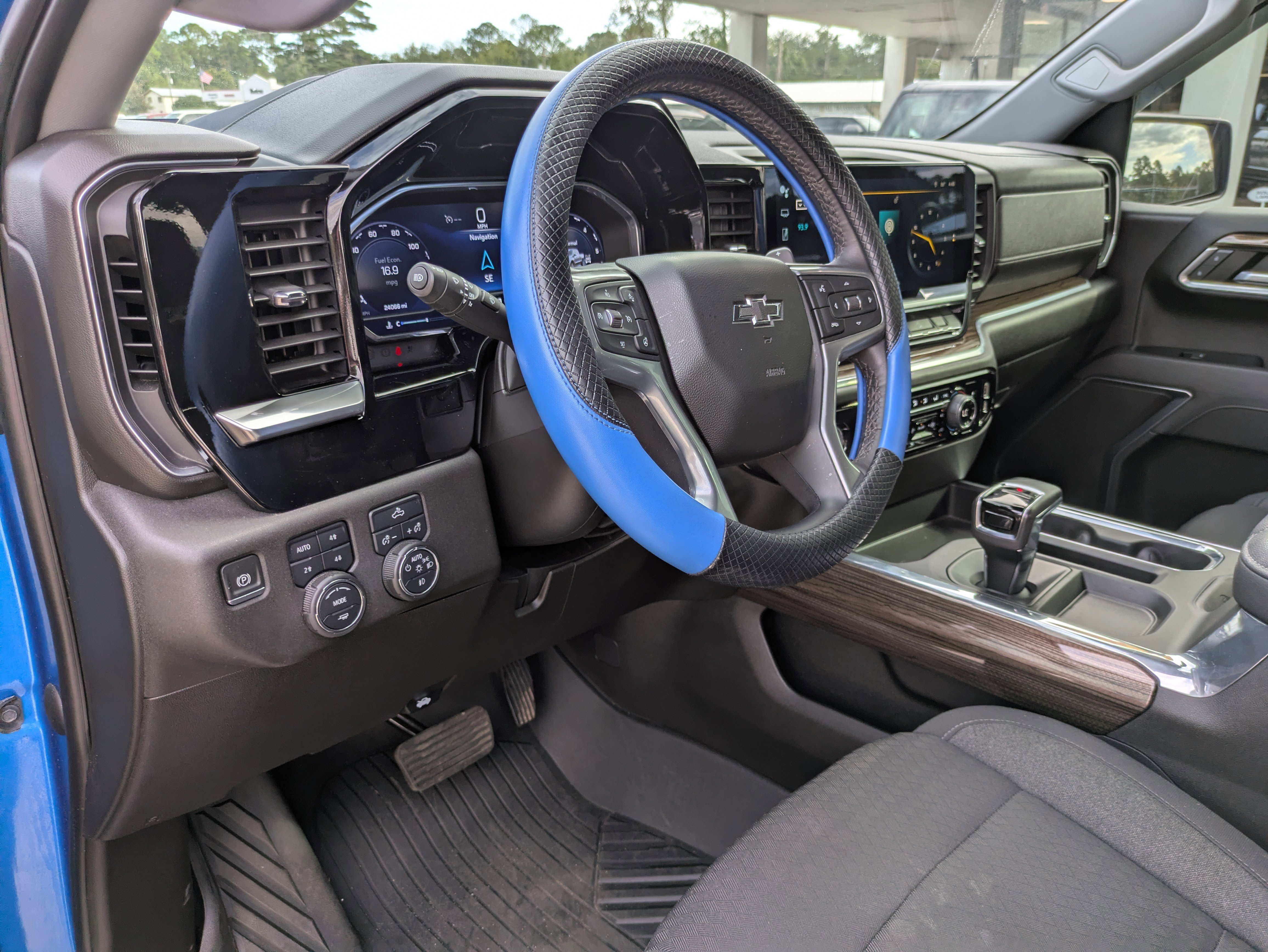 Used 2022 Chevrolet Silverado 1500 RST image 17