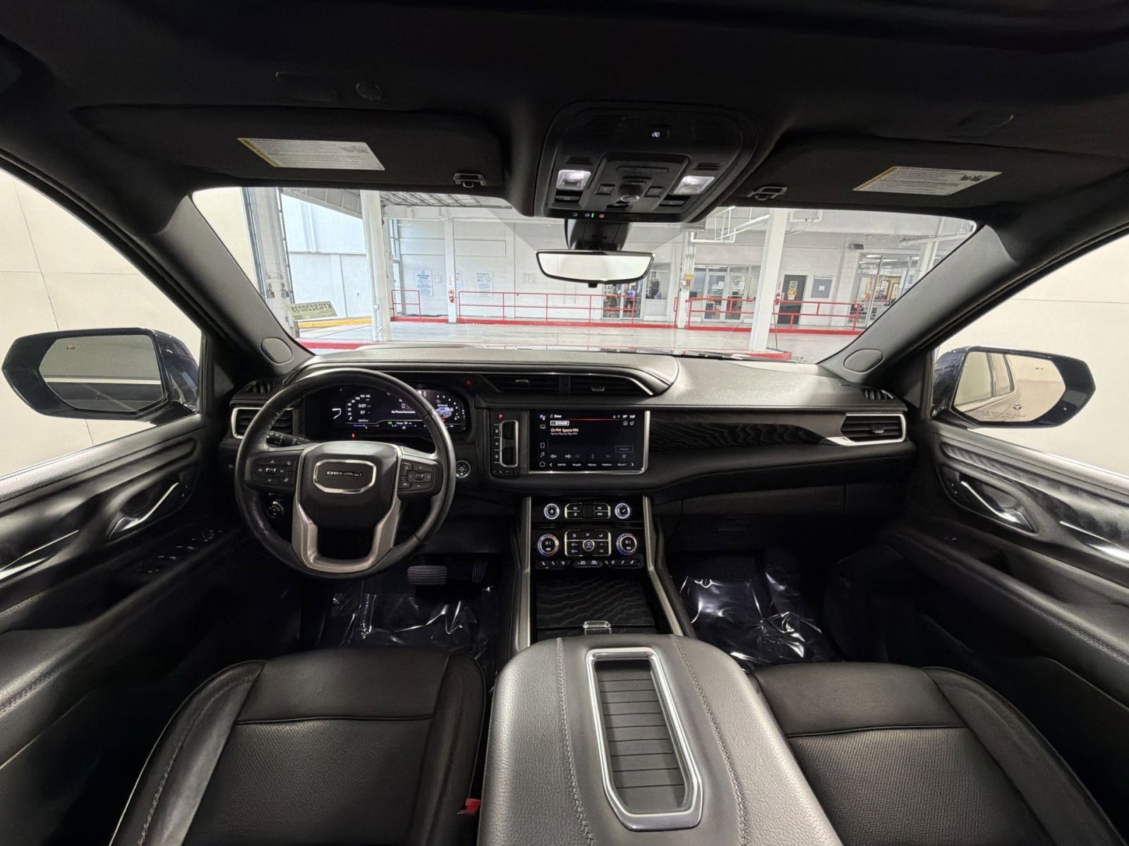 Used 2022 GMC Yukon Denali w/ Denali Premium Package image 22