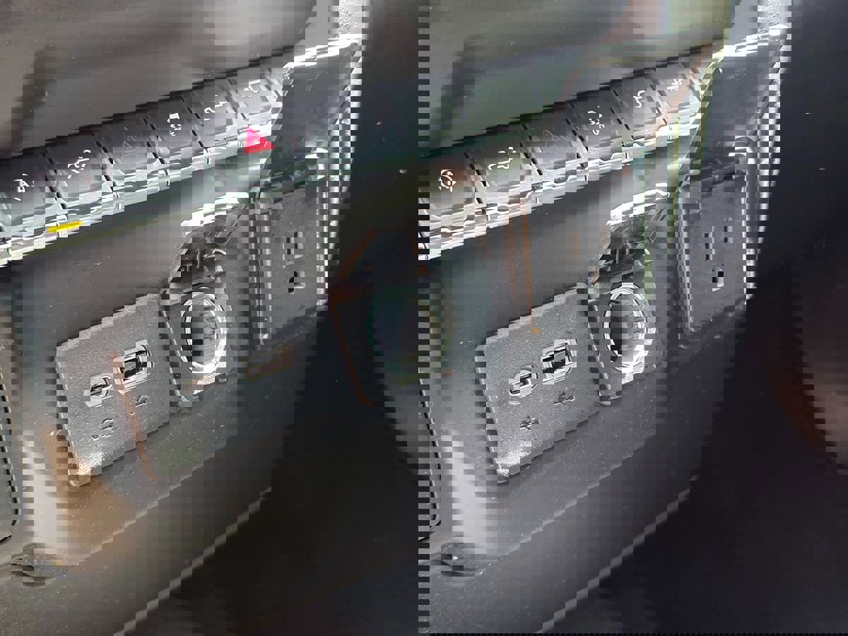 Used 2021 Chevrolet Silverado 1500 Custom image 36