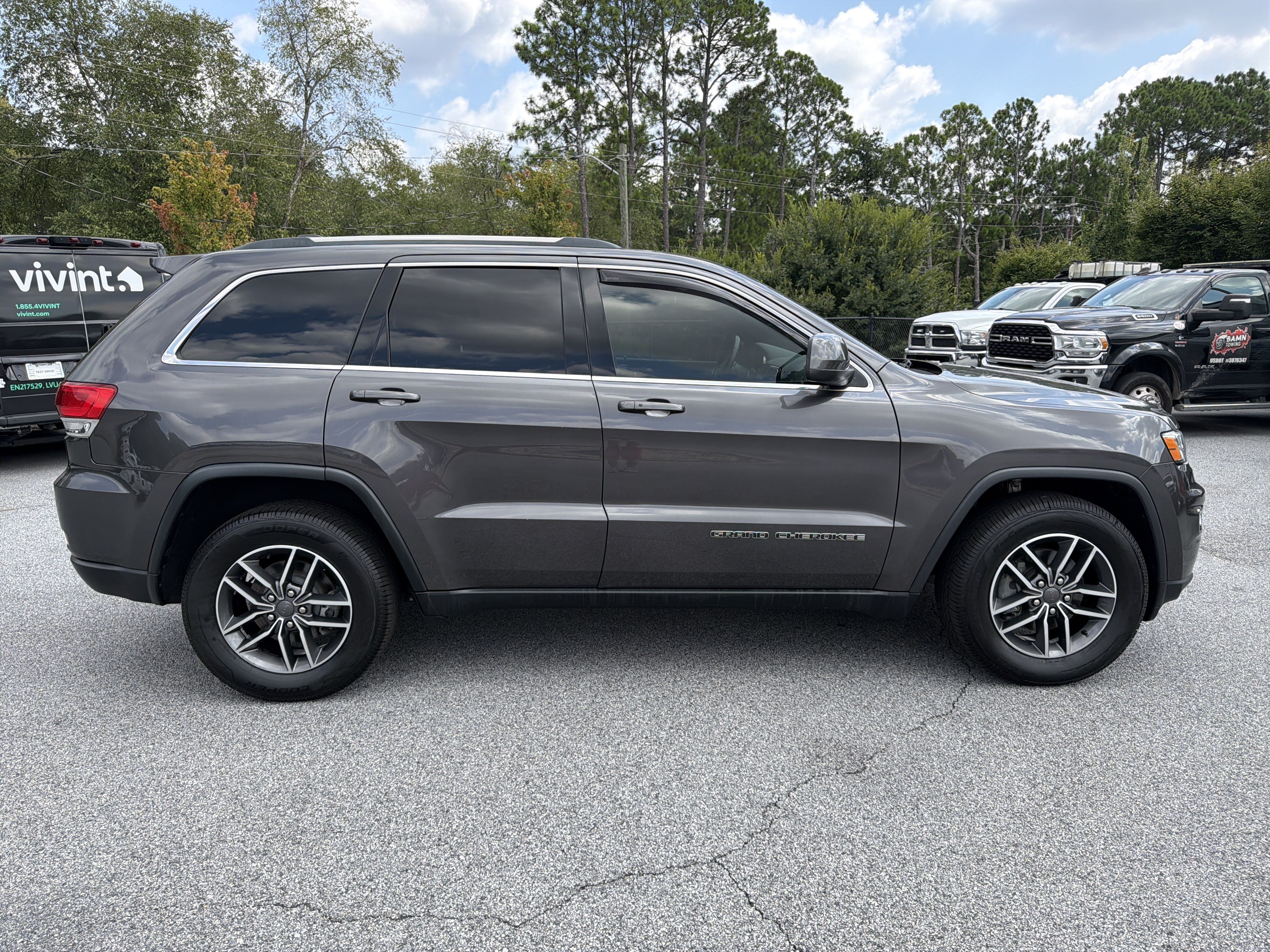 Used 2019 Jeep Grand Cherokee Laredo w/ Laredo X Package RWD image 9