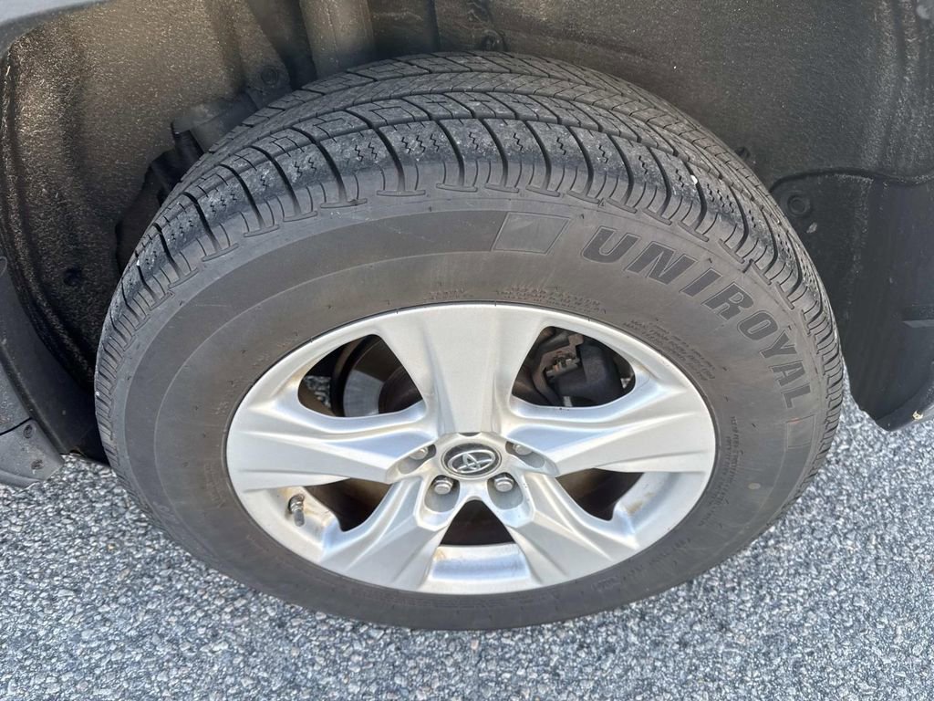 Used 2019 Toyota RAV4 XLE w/ Convenience Package image 12