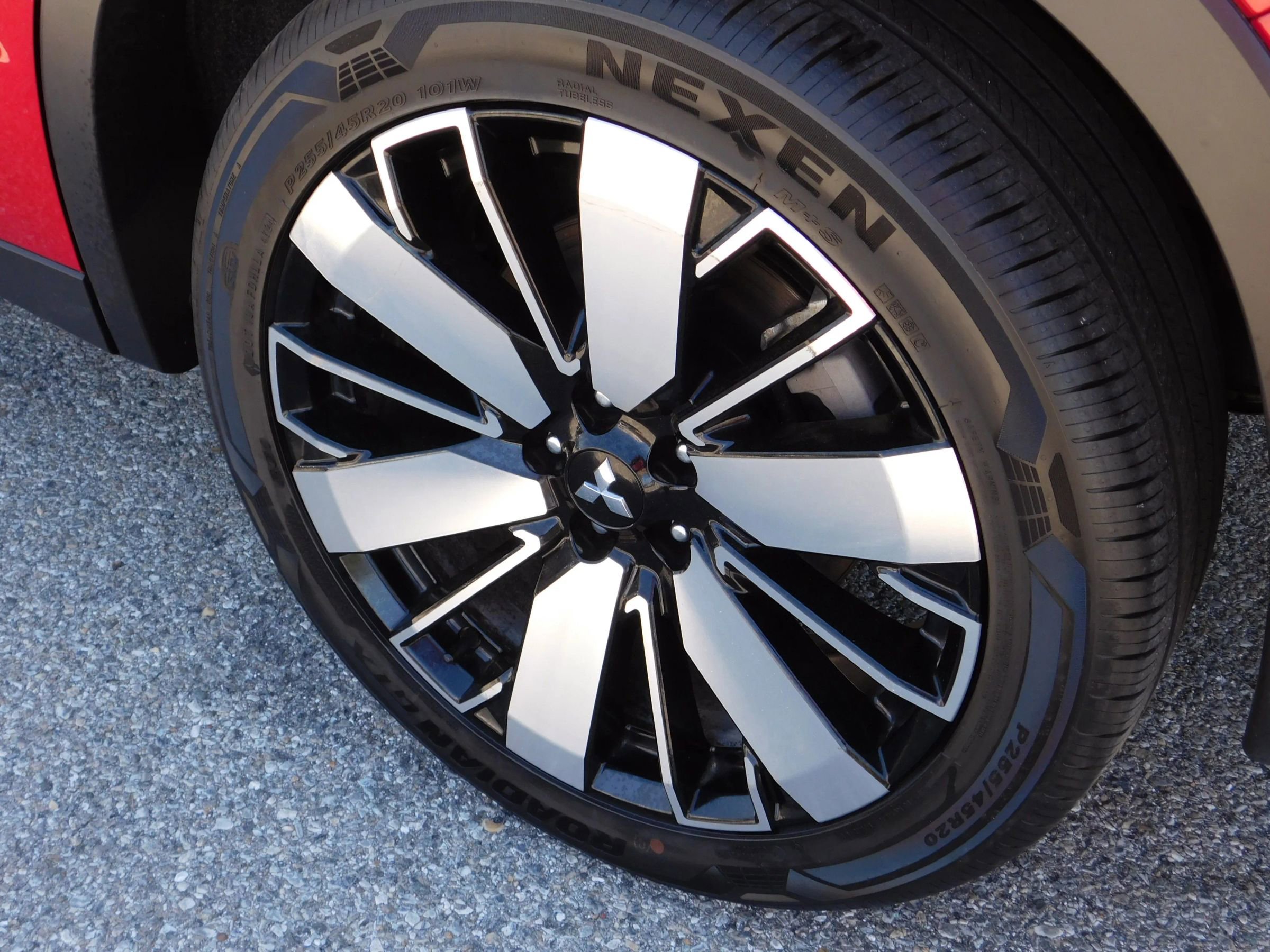 Used 2025 Mitsubishi Outlander SE image 8