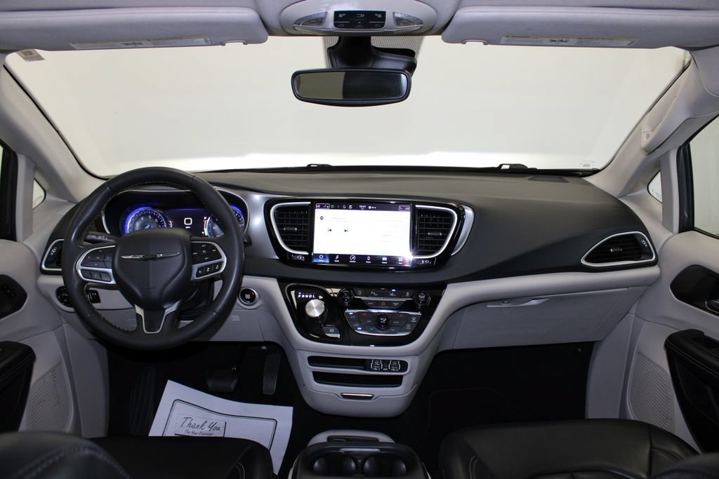 Used 2023 Chrysler Pacifica Touring-L FWD image 14