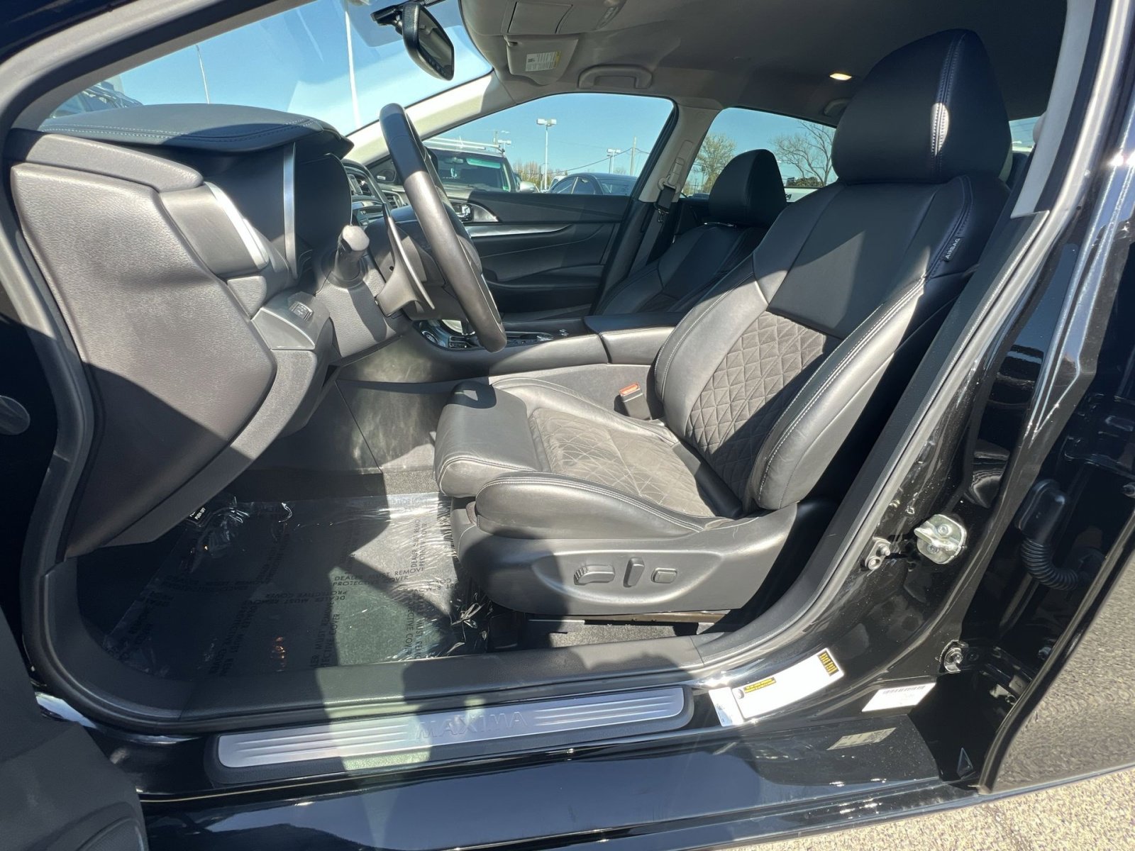 Used 2017 Nissan Maxima SR w/ Midnight Edition image 13