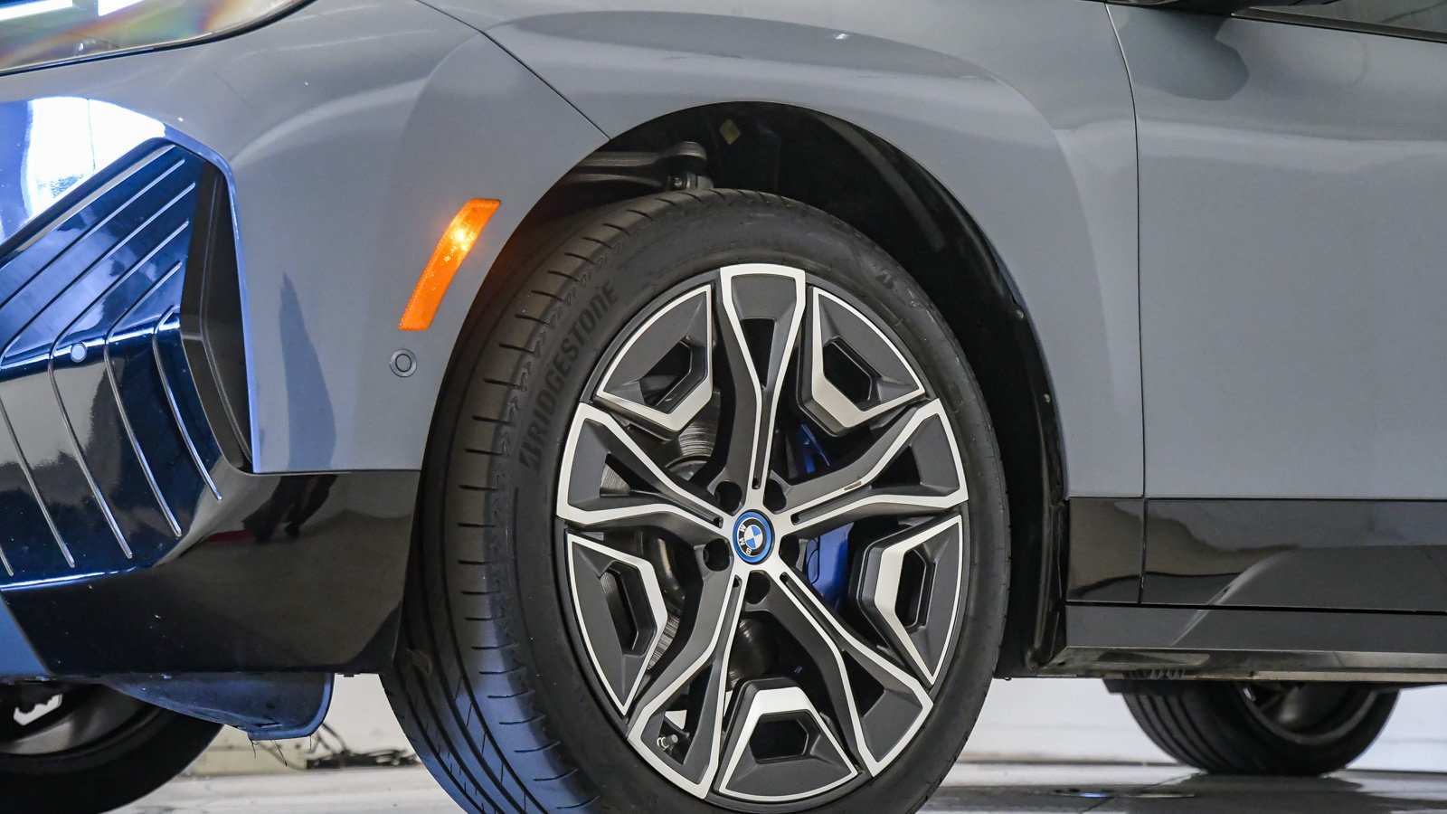 Used 2024 BMW iX xDrive50 w/ Sport Package AWD/4WD image 10