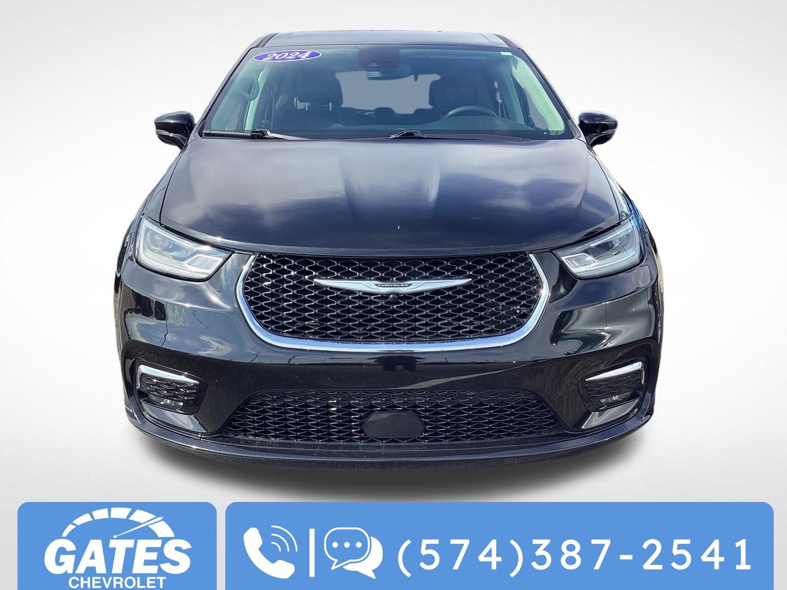 Used 2024 Chrysler Pacifica Touring-L image 2