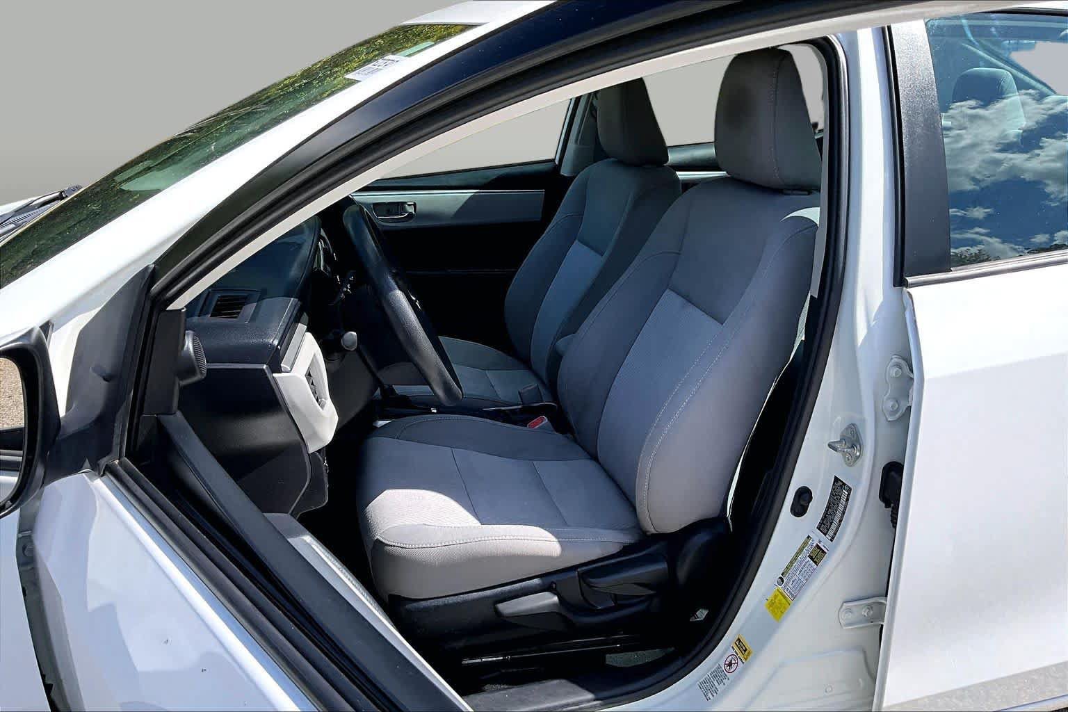 Used 2015 Toyota Corolla LE FWD image 9