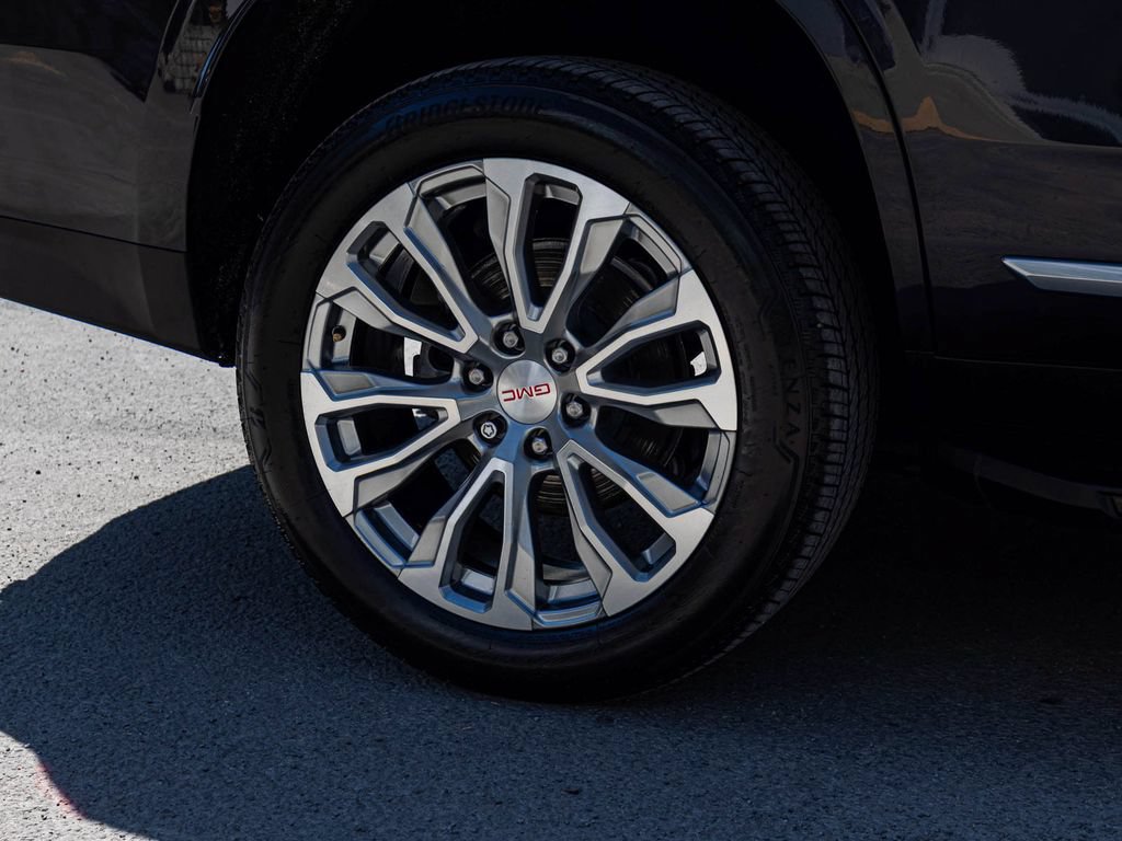 Used 2024 GMC Yukon Denali AWD/4WD image 10