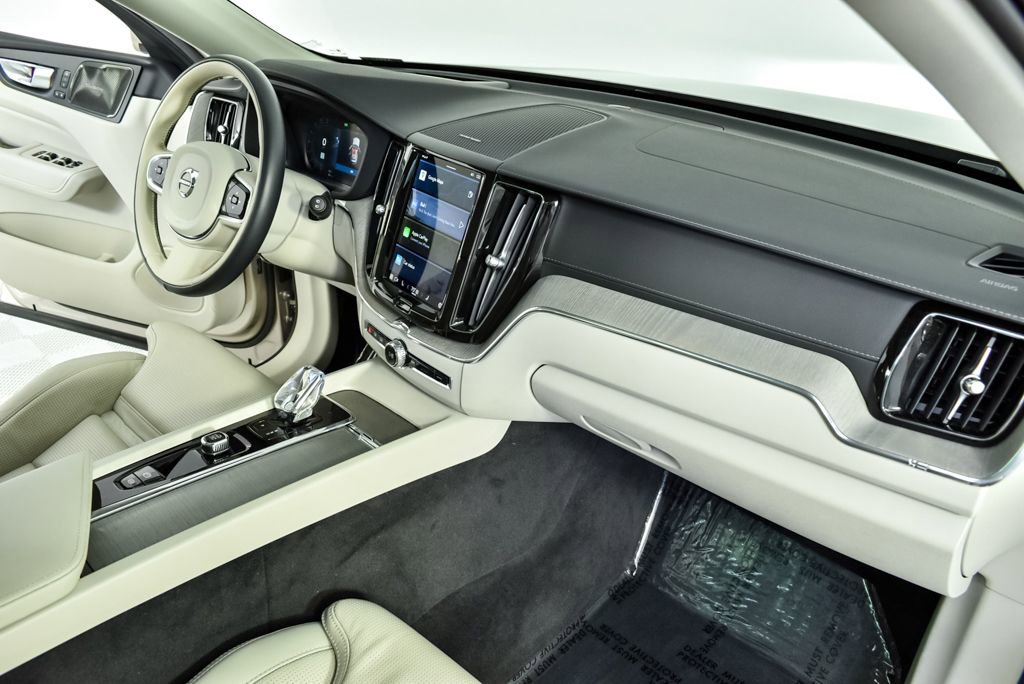 Certified 2023 Volvo XC60 B5 Ultimate w/ Protection Package Premier image 26