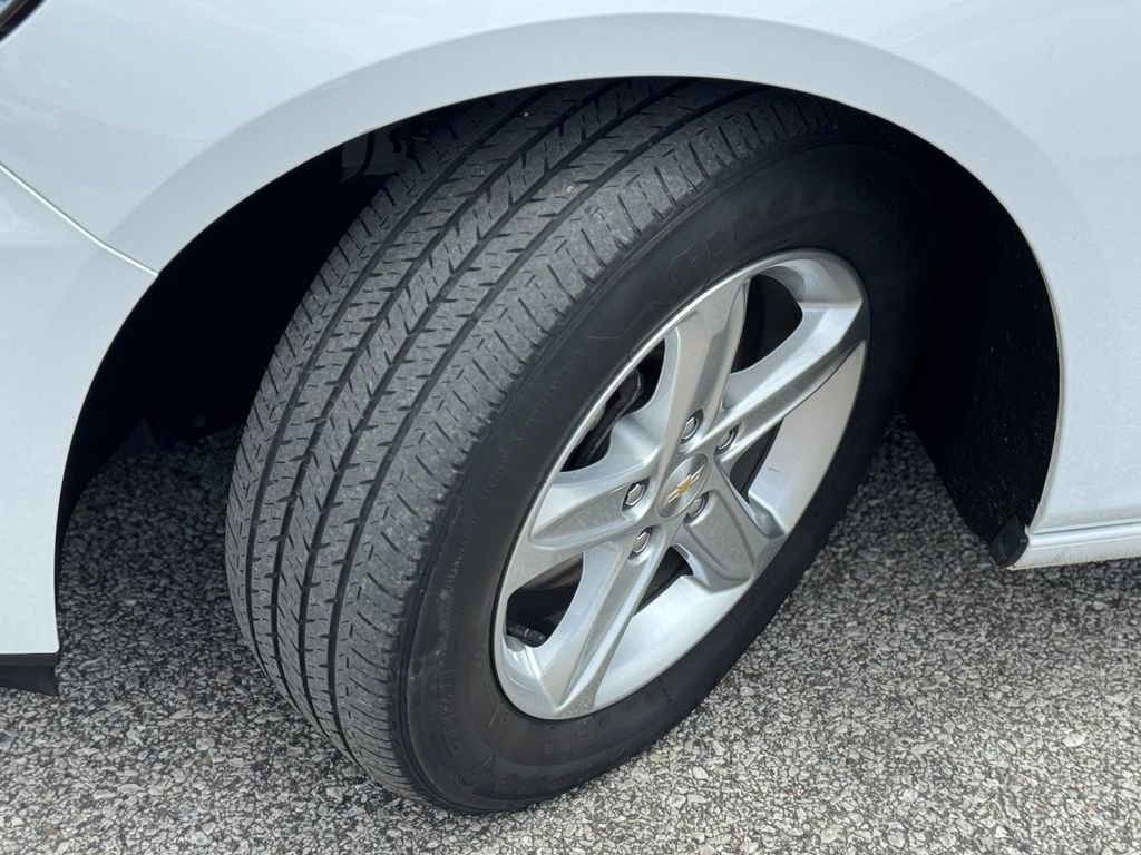 Used 2023 Chevrolet Malibu LS FWD image 38