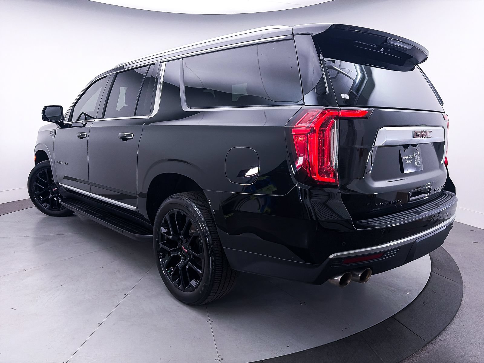 Used 2023 GMC Yukon XL Denali AWD/4WD image 2