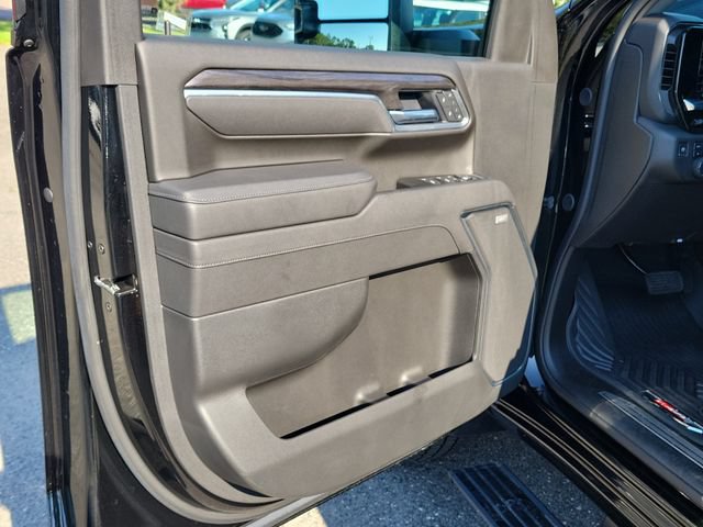 Certified 2025 Chevrolet Silverado 2500 LTZ w/ LTZ Convenience Package AWD/4WD image 28