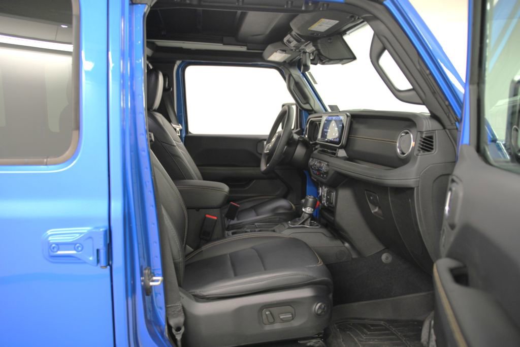Used 2024 Jeep Wrangler Unlimited Sahara w/ Technology Group image 17