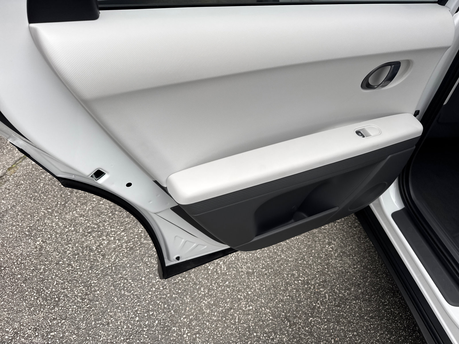 New 2025 Hyundai Ioniq 5 SE image 14