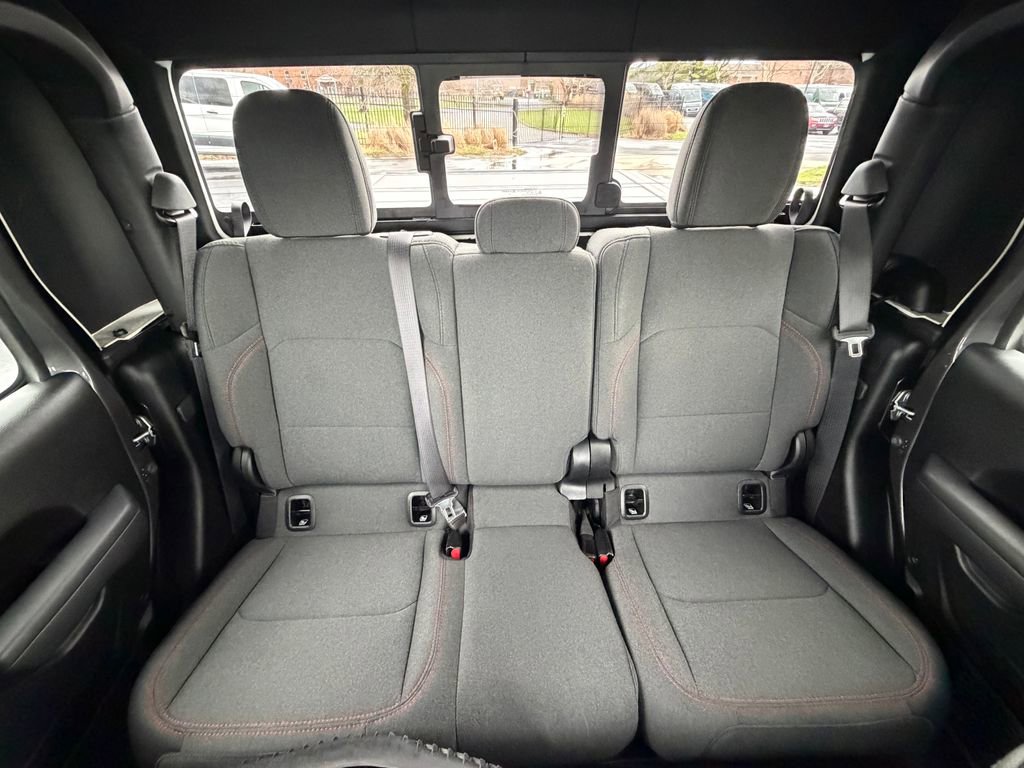 Used 2024 Jeep Gladiator Rubicon w/ Technology Group image 15