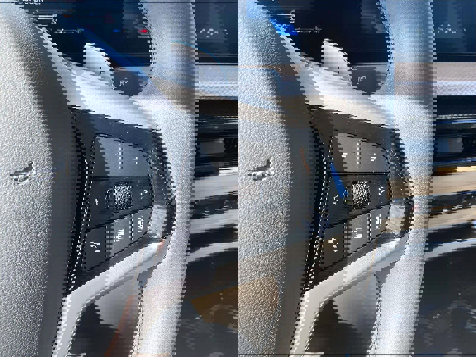 Used 2025 BMW 330i Sedan w/ M Sport Package image 20