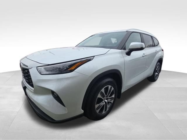 Used 2023 Toyota Highlander XLE image 11