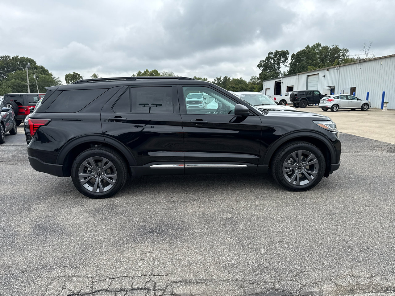 New 2025 Ford Explorer Active image 3