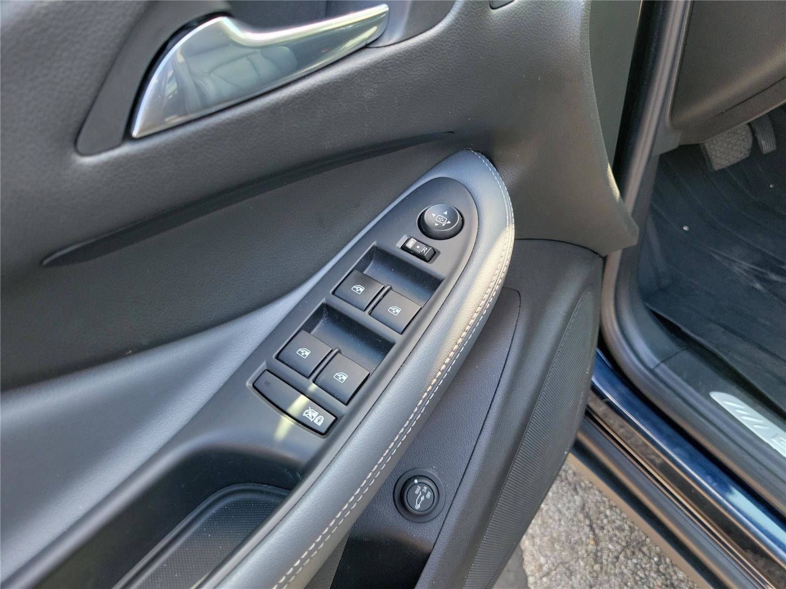 Used 2020 Buick Envision Essence AWD/4WD image 22