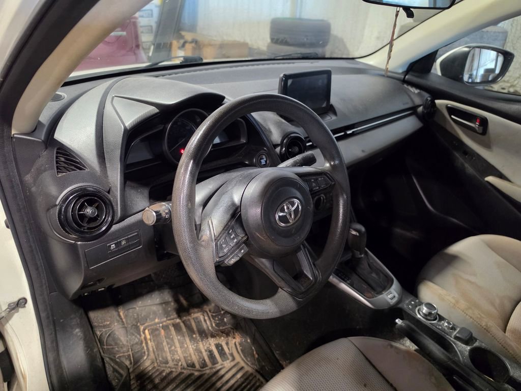 Used 2020 Toyota Yaris L image 4
