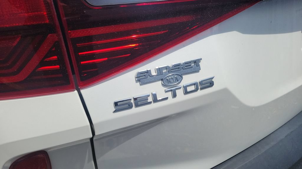 Used 2021 Kia Seltos EX AWD/4WD image 11