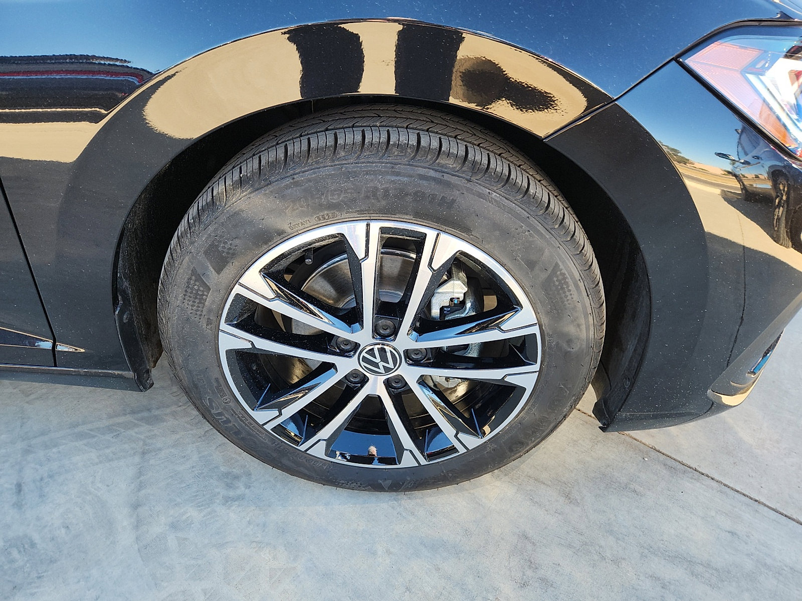 Certified 2025 Volkswagen Jetta Sport image 9