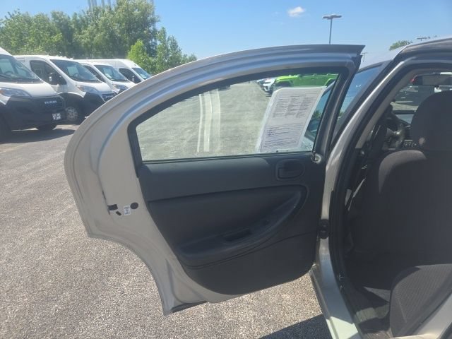 Used 2005 Dodge Stratus SXT w/ Special Edition Group FWD image 16