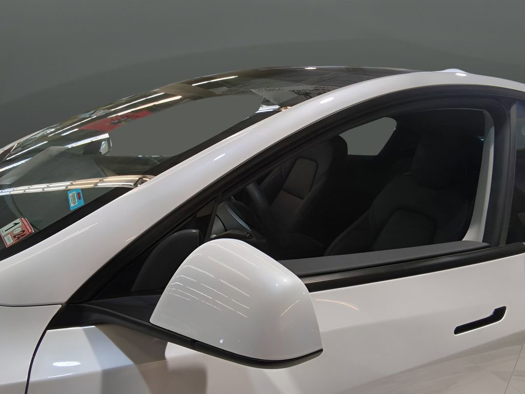 Used 2023 Tesla Model Y Performance image 11