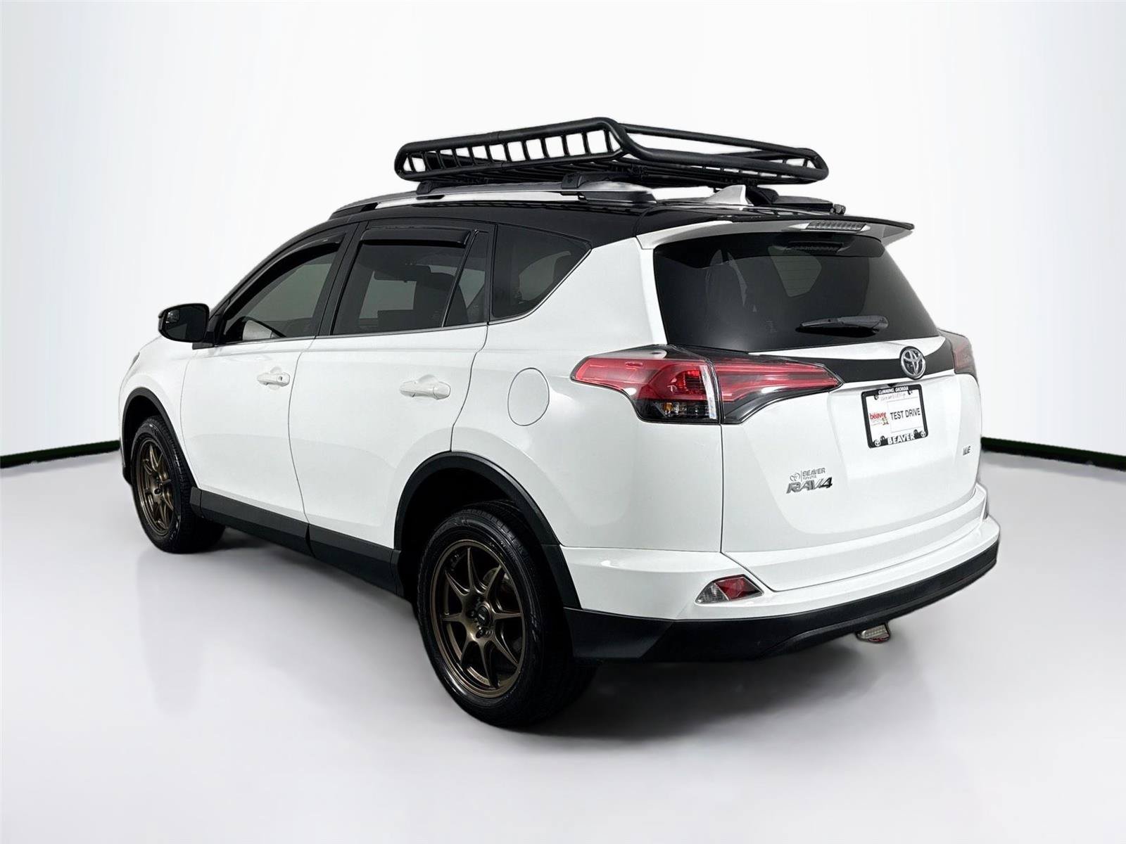 Used 2018 Toyota RAV4 LE FWD image 11
