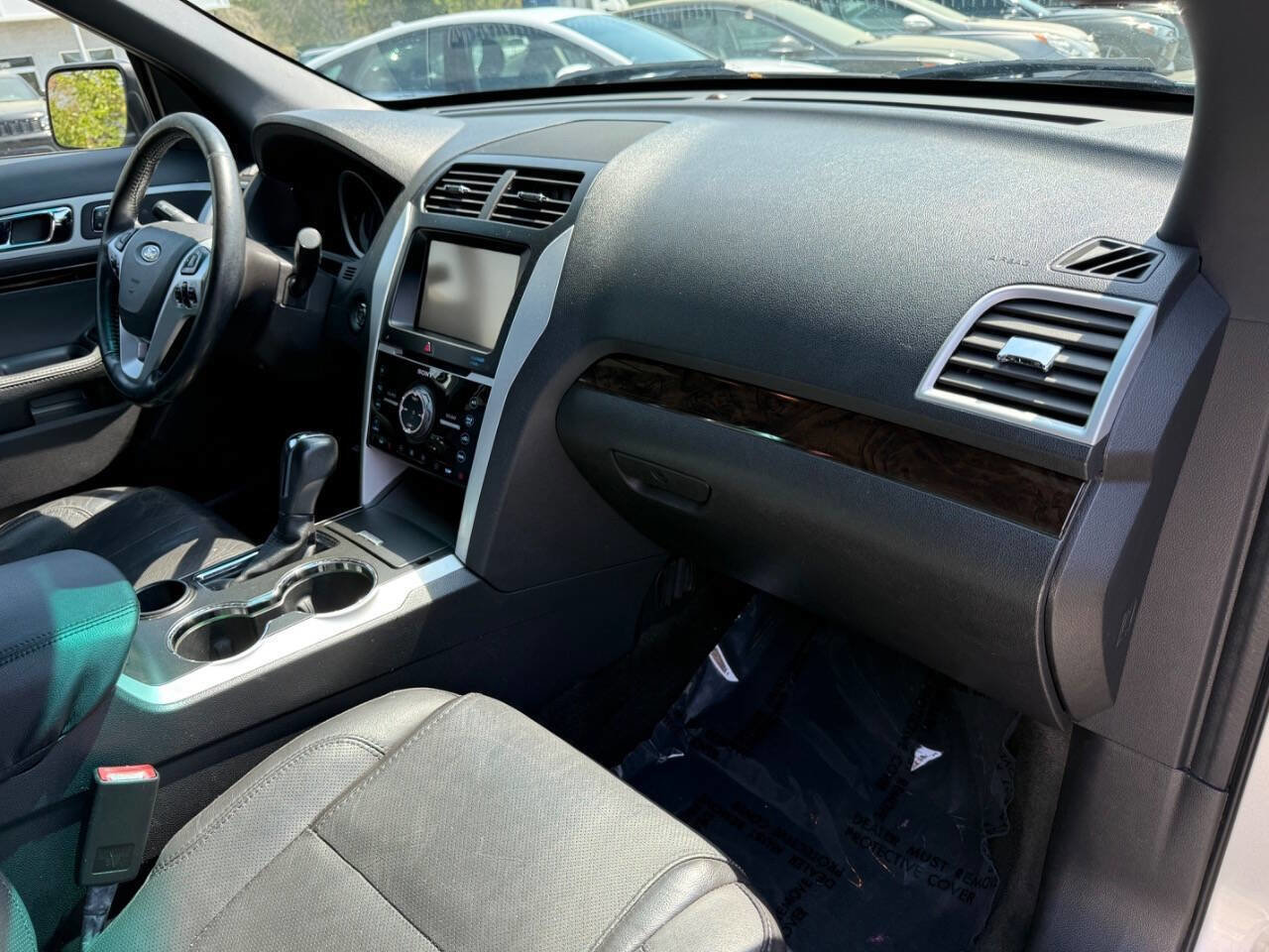 Used 2014 Ford Explorer Limited w/ Equipment Group 302A FWD image 13