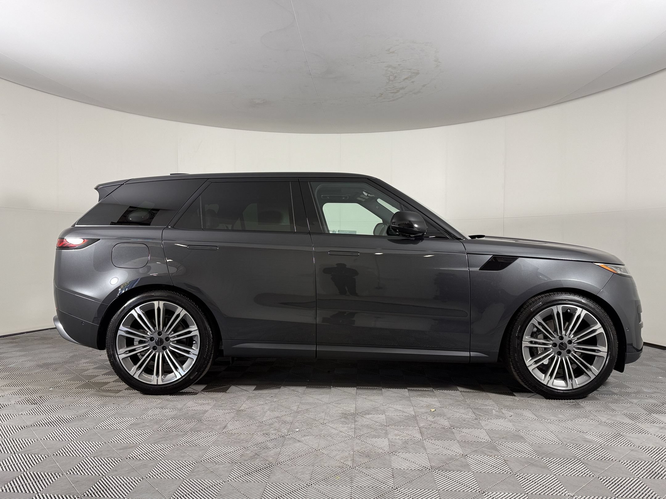 New 2026 Land Rover Range Rover Sport SE AWD/4WD image 8