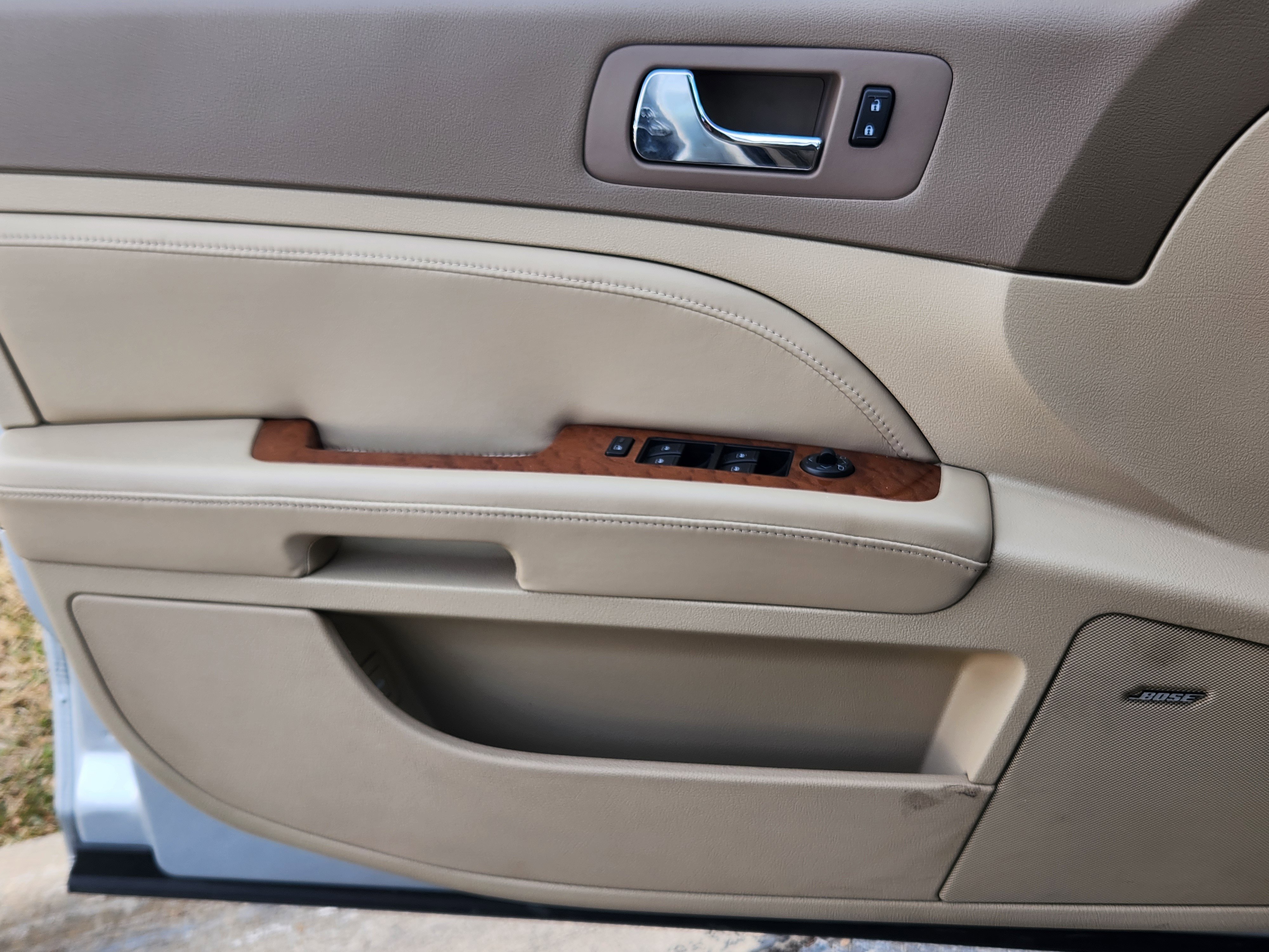 Used 2010 Cadillac STS AWD image 11