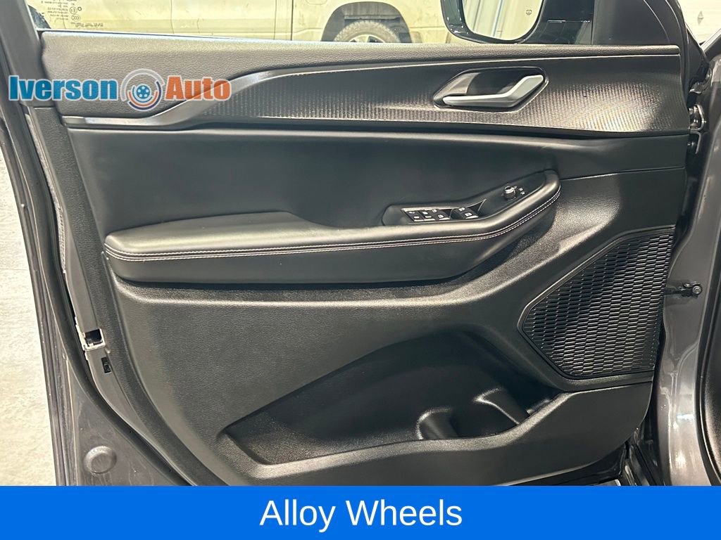 Used 2024 Jeep Grand Cherokee L Altitude image 14