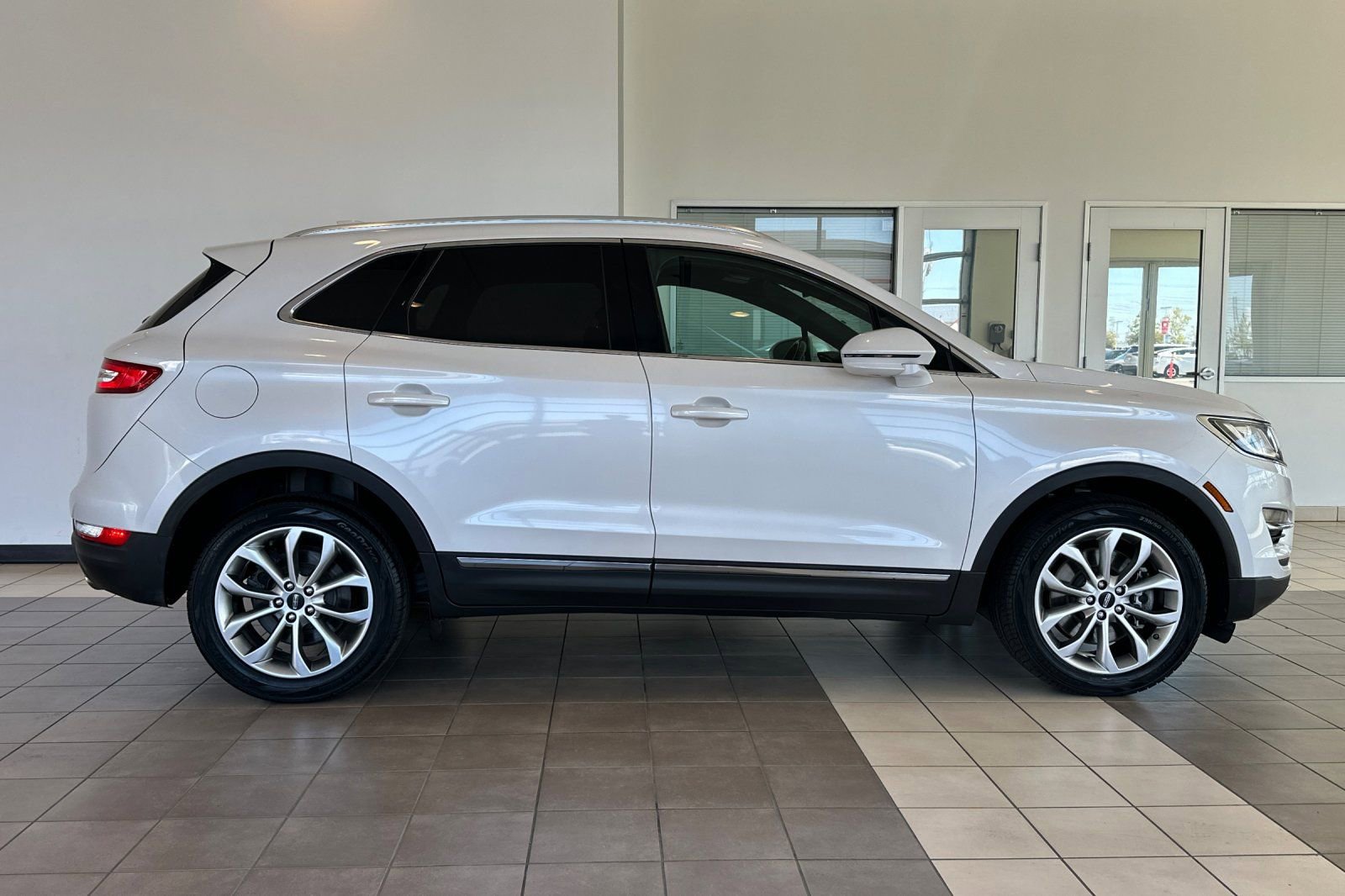 Used 2017 Lincoln MKC Select w/ Select Plus Package image 3