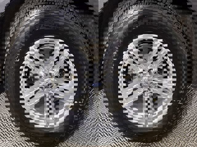 Used 2022 Ford Explorer XLT image 34