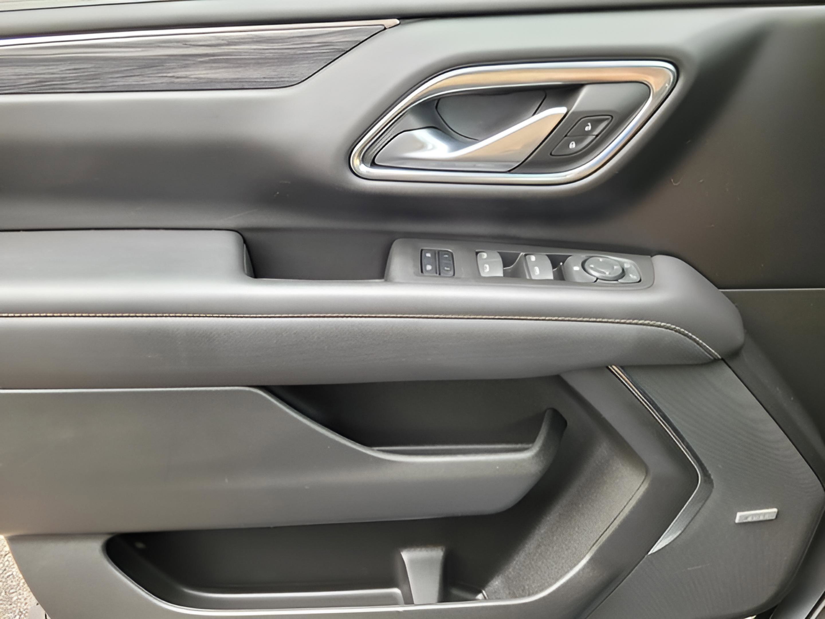 Used 2022 GMC Yukon XL SLT image 36