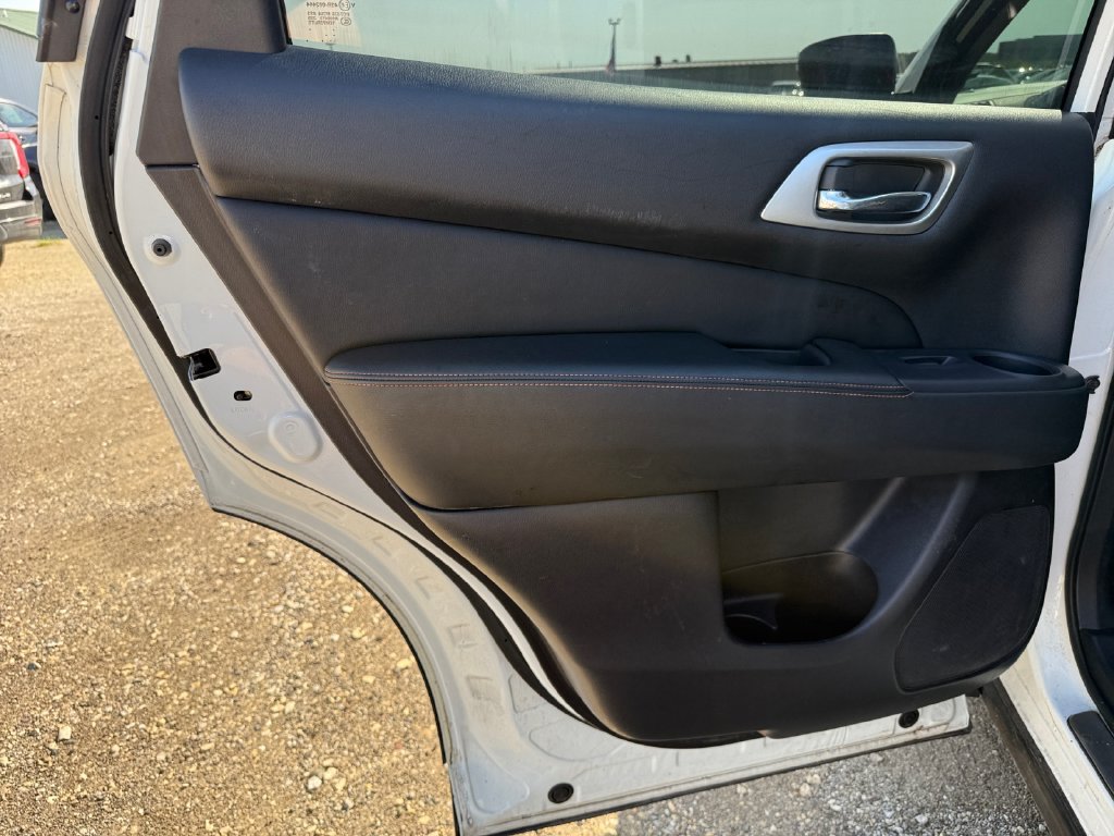Used 2019 Nissan Pathfinder SL AWD/4WD image 37