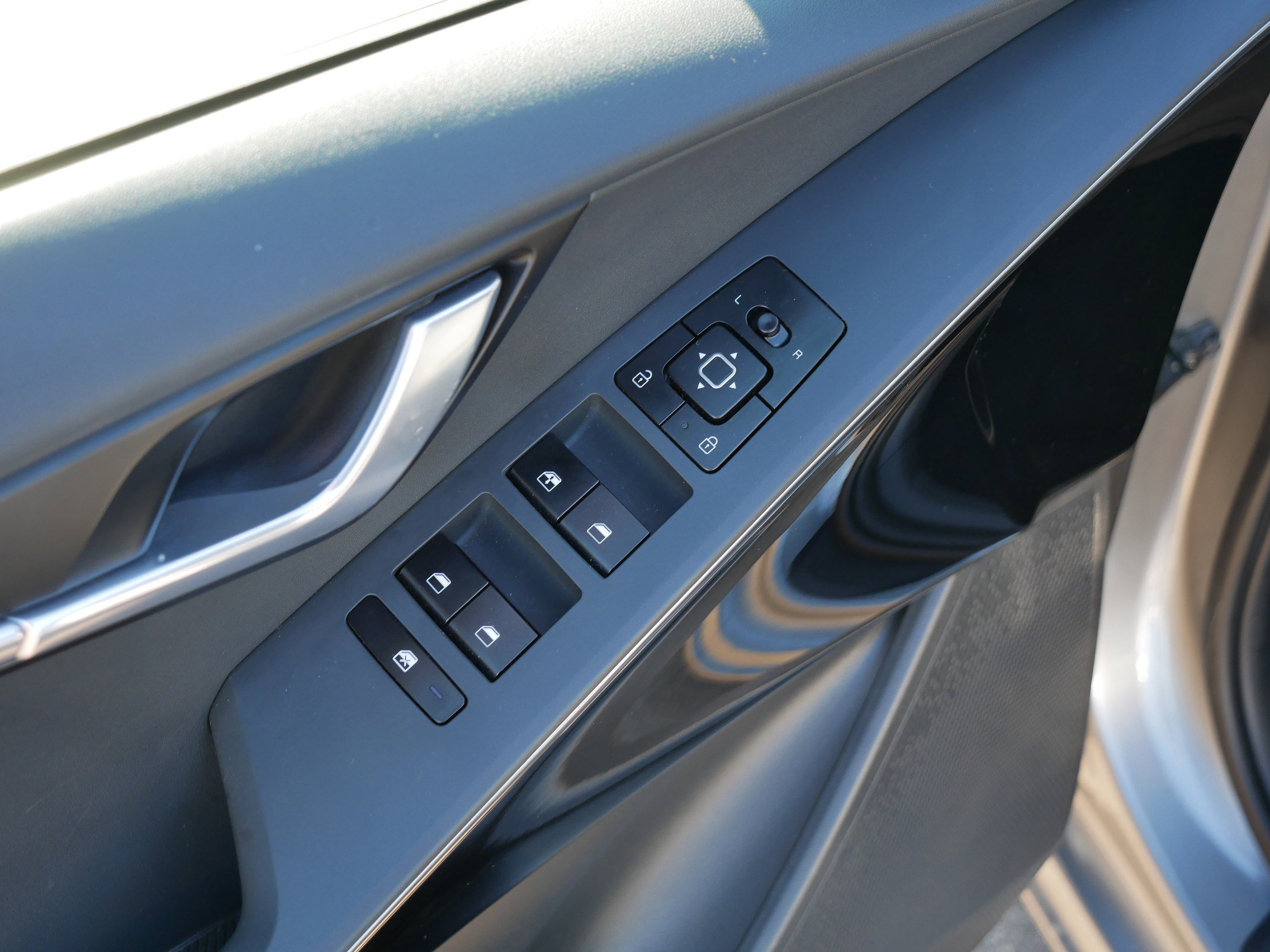 Certified 2023 Kia Niro EX image 19