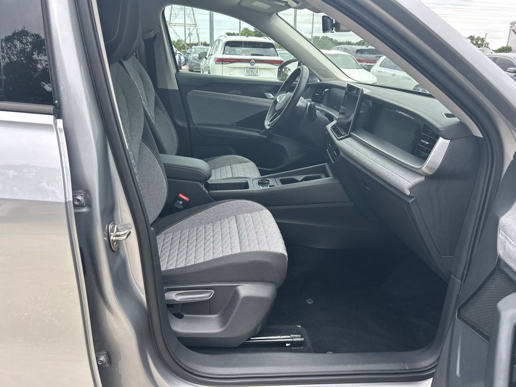 Used 2025 Volkswagen Tiguan S FWD image 32