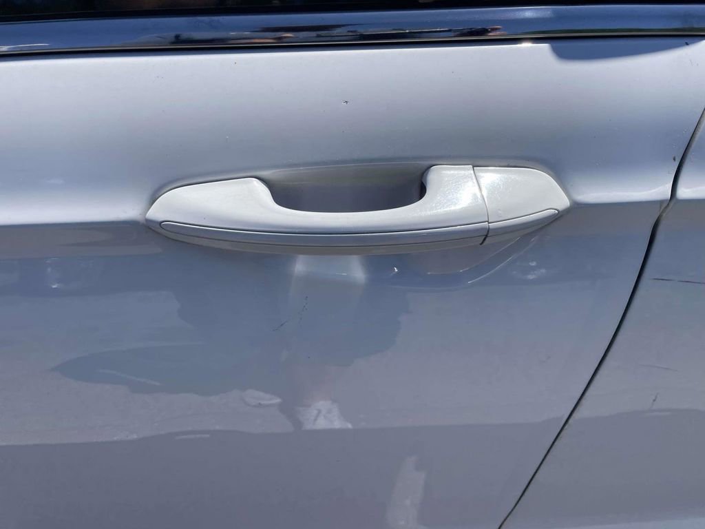 Used 2018 Ford Fusion SE FWD image 12