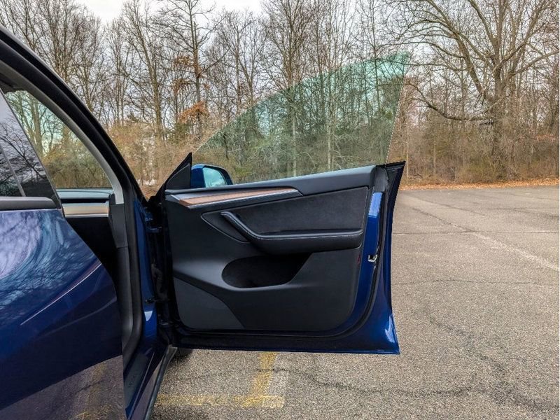 Used 2023 Tesla Model Y Performance image 13