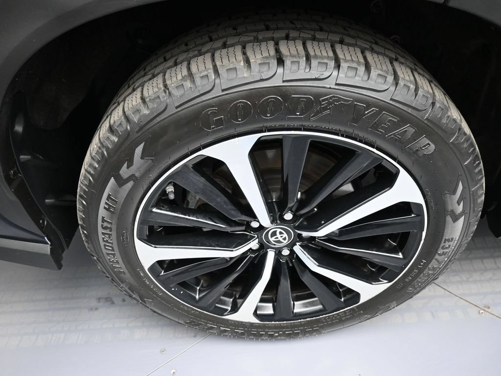 Used 2021 Toyota Highlander XSE AWD/4WD image 12