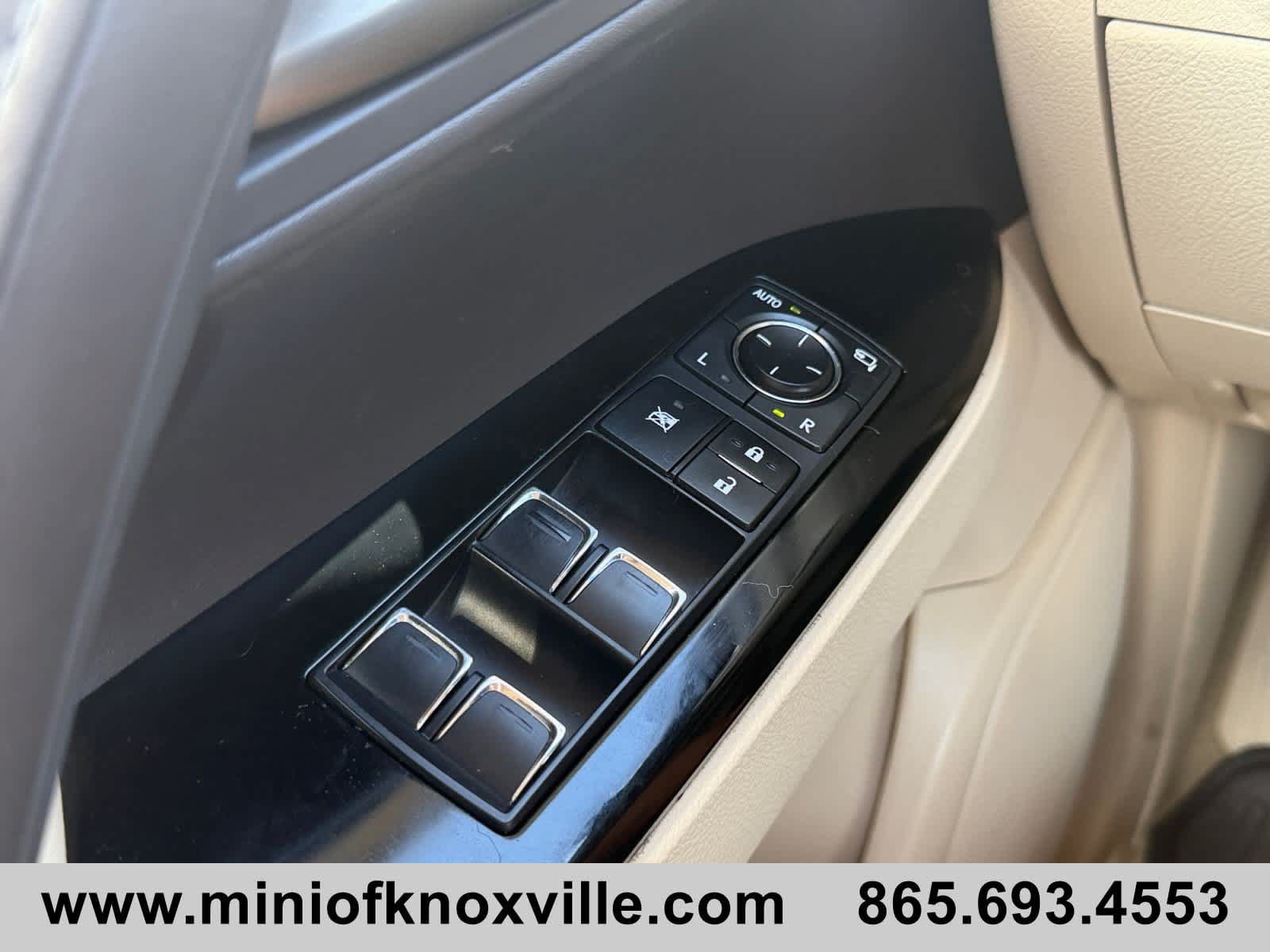 Used 2017 Lexus LX 570 4WD w/ Luxury Package image 28